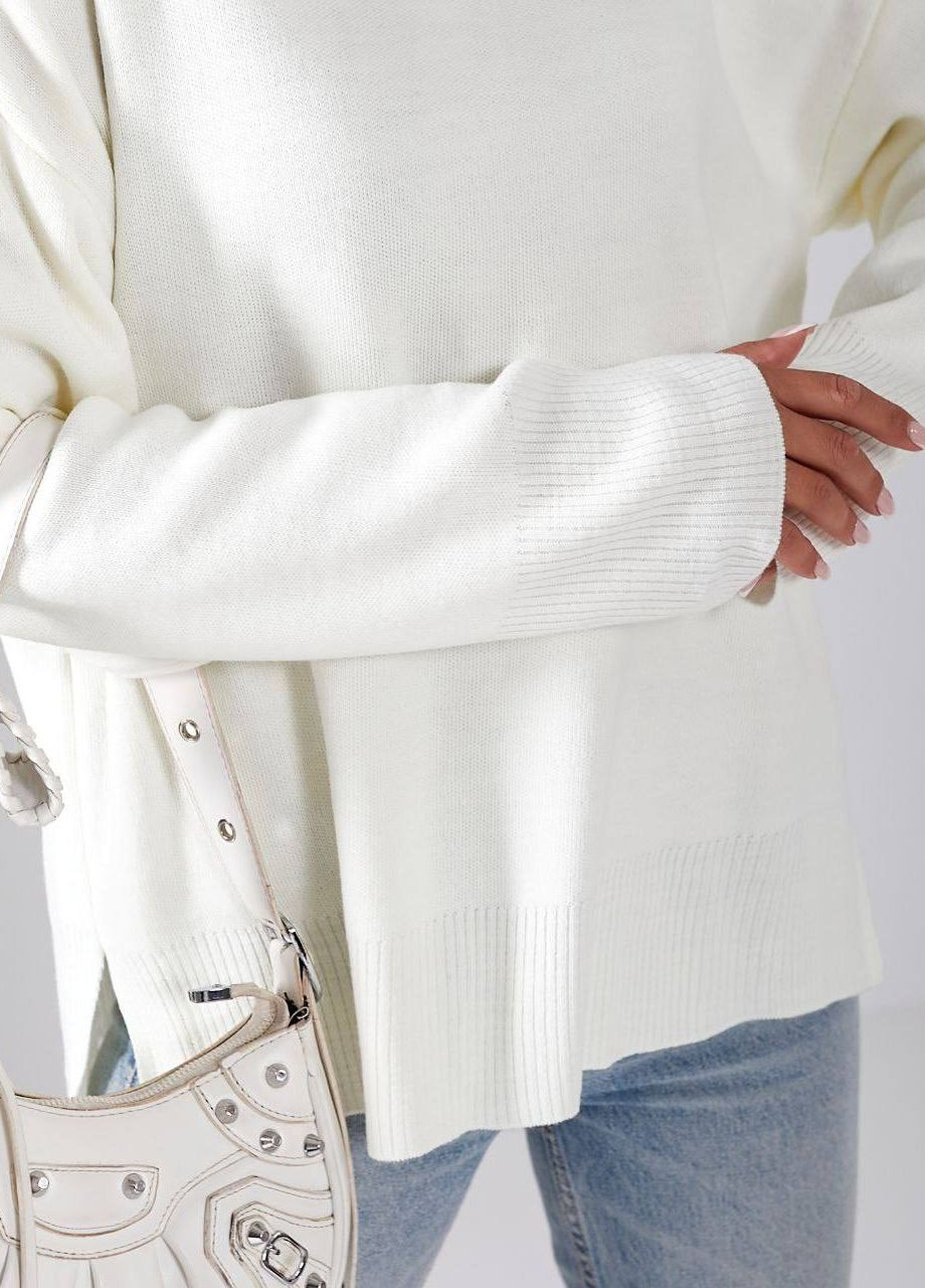 Белый демисезонный свитер джемпер Garna