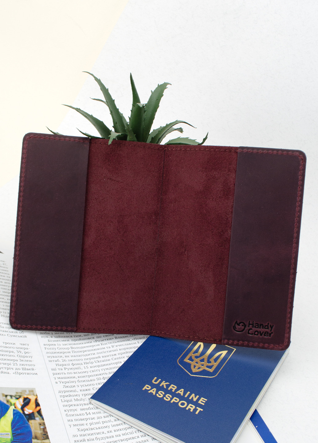 Подарунковий набір №35: обкладинка на паспорт "Герб" + обкладинка на паспорт "Карта" (бордовий) HandyCover (261409395)
