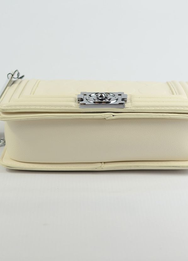 Бежевая женская маленькая сумка клатч на цепочке, молодежная модная популярная мини сумочка на плечо No Brand (266701152)