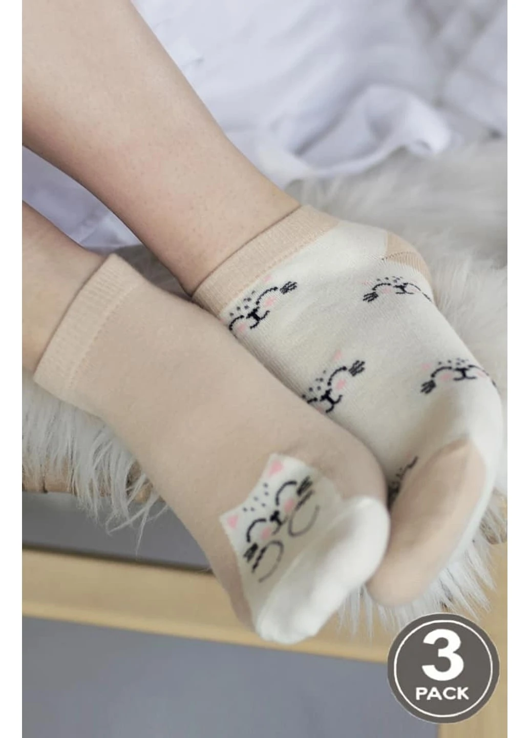 Бежеві шкарпетки жіночі бавовняні 121 socks low (3 пари) Legs малюнки (258630873)