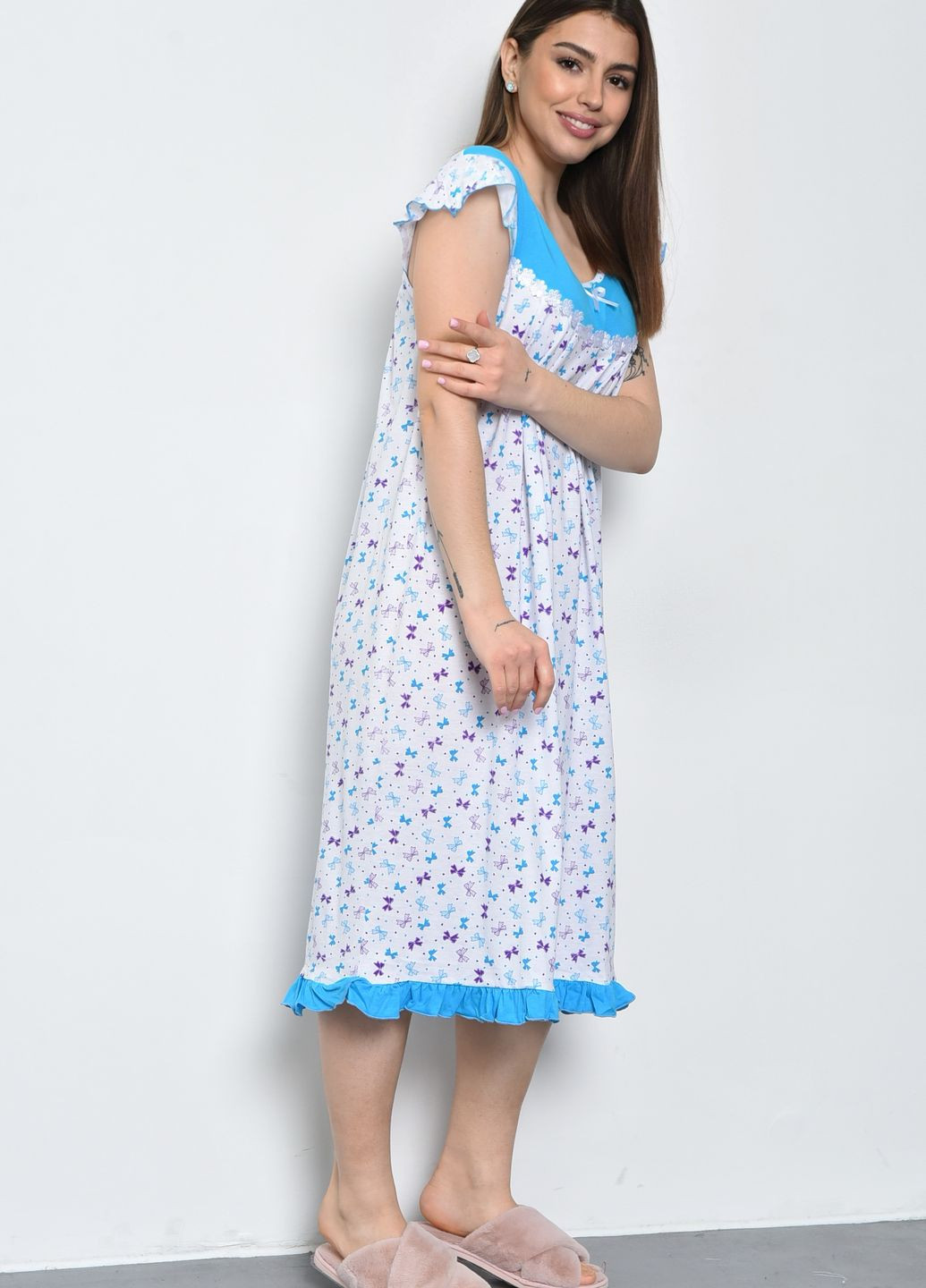 Нічна сорочка жіноча напівбатальна білого кольору з блакитними вставками Let's Shop (271958509)
