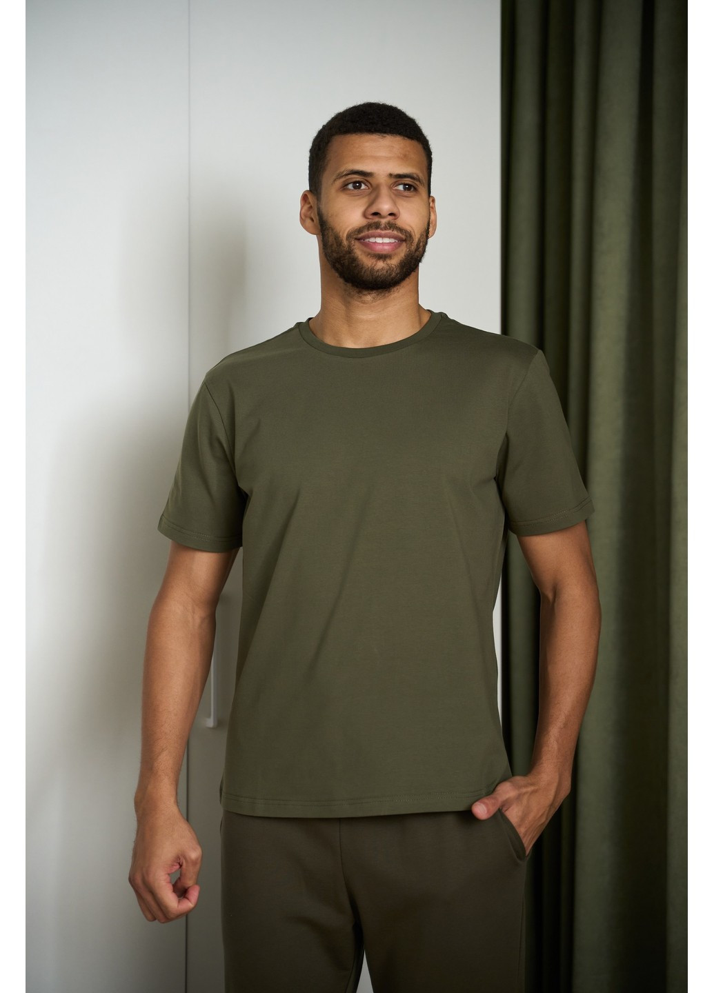 Піжама чоловіча COTTON BASIC футболка + штани прямі хакі Handy Wear (278076148)