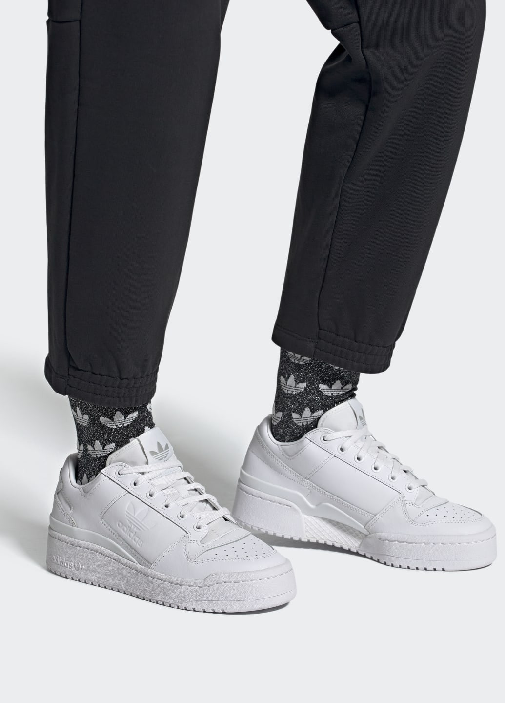 Белые всесезонные кроссовки forum bold adidas