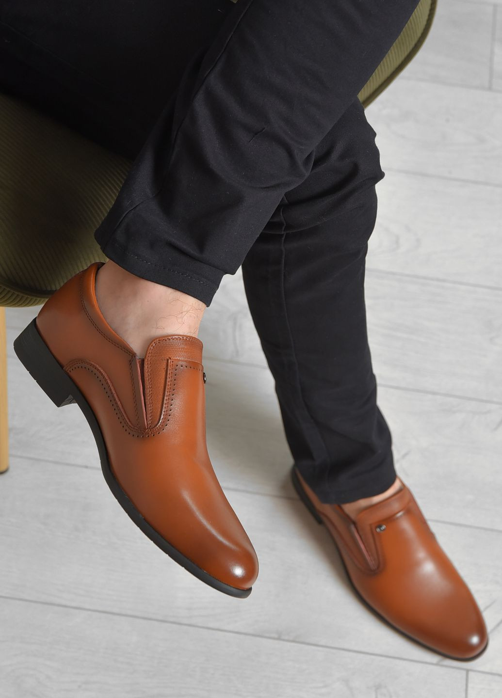 Туфлі чоловічі коричневого кольору Let's Shop (265911048)