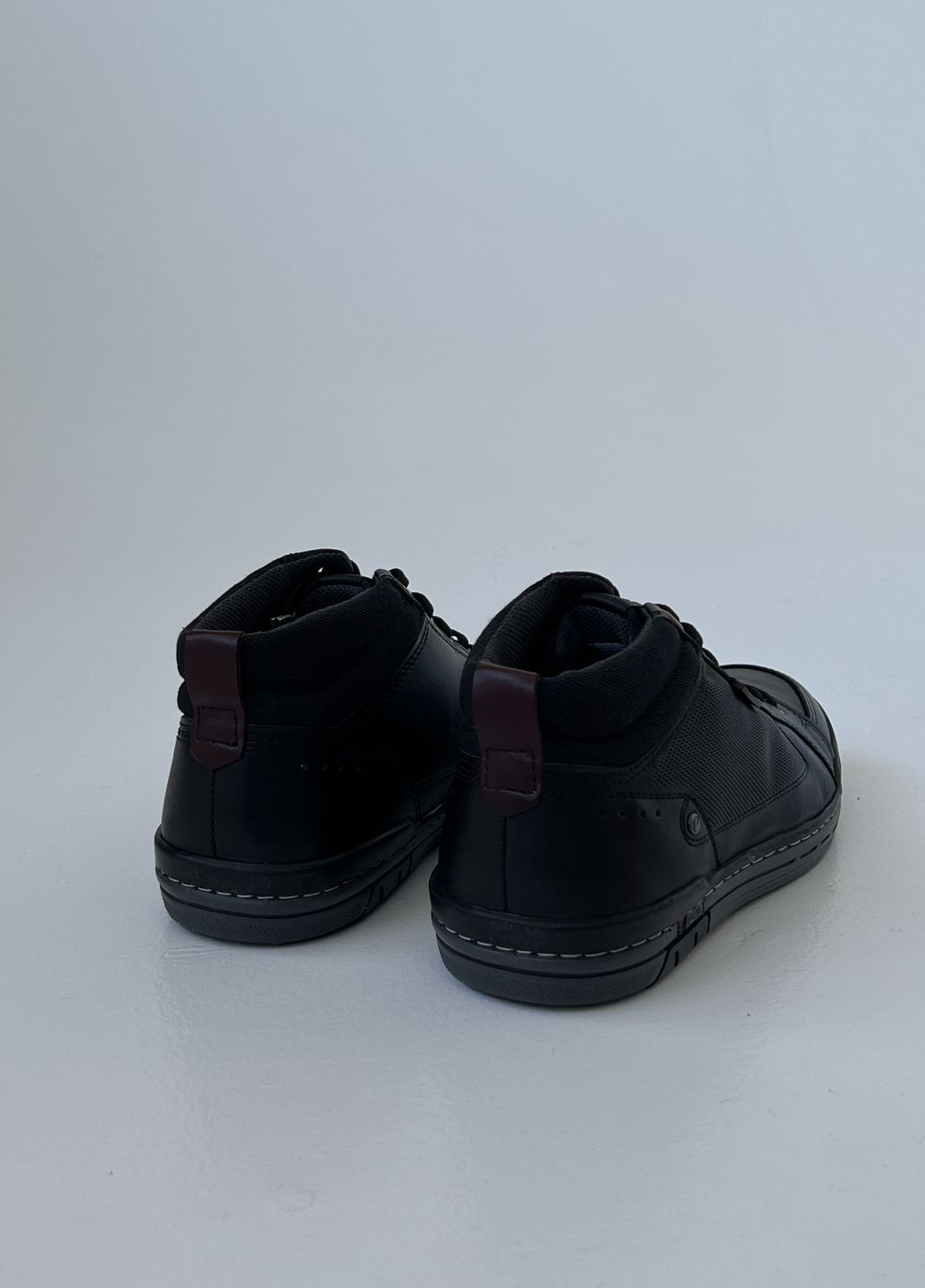 Черные осенние ботинки Pegada