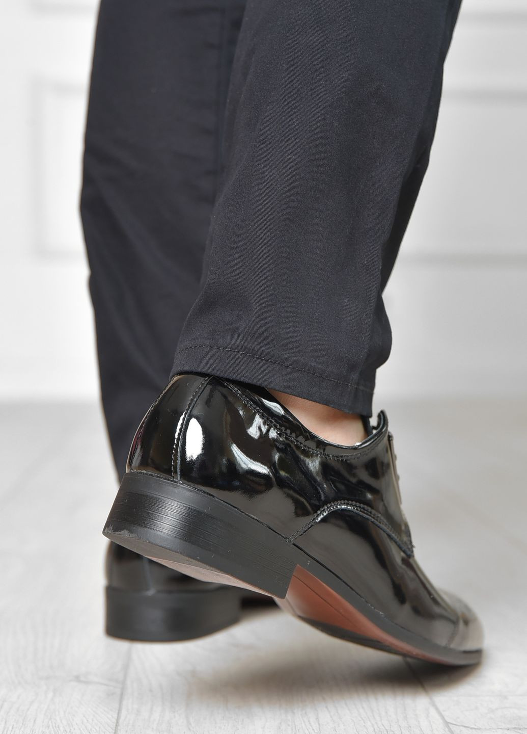Черные классические туфли мужские черного цвета Let's Shop на шнурках