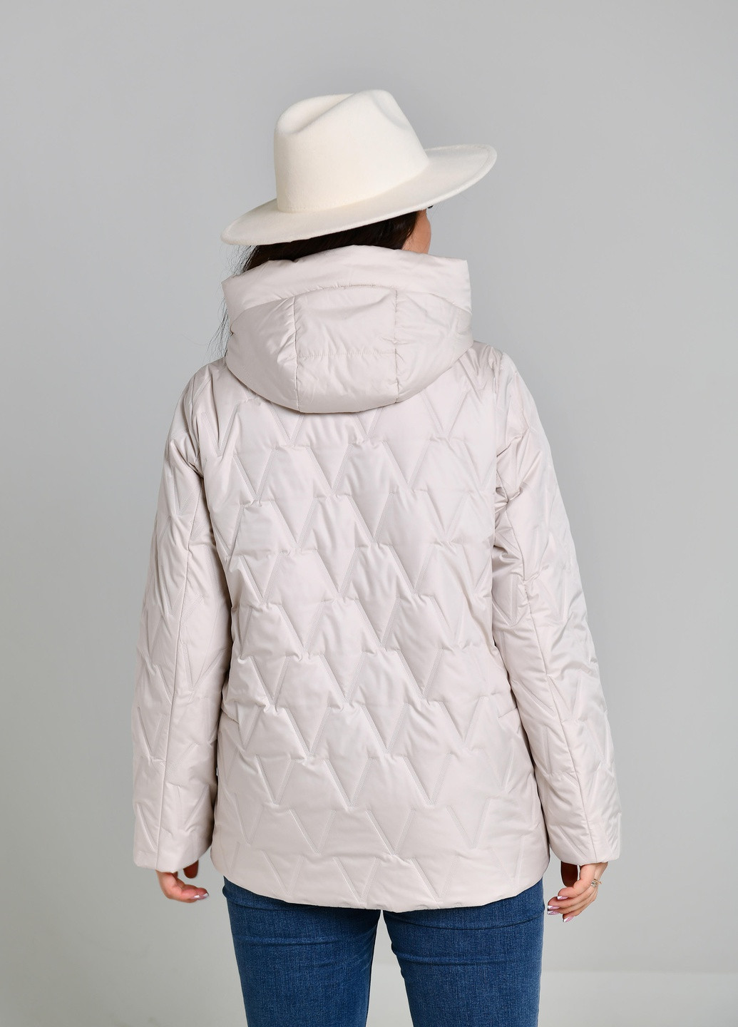 Бежевая демисезонная женская демисезонная короткая куртка большие размеры бежевая 723232 Visdeer