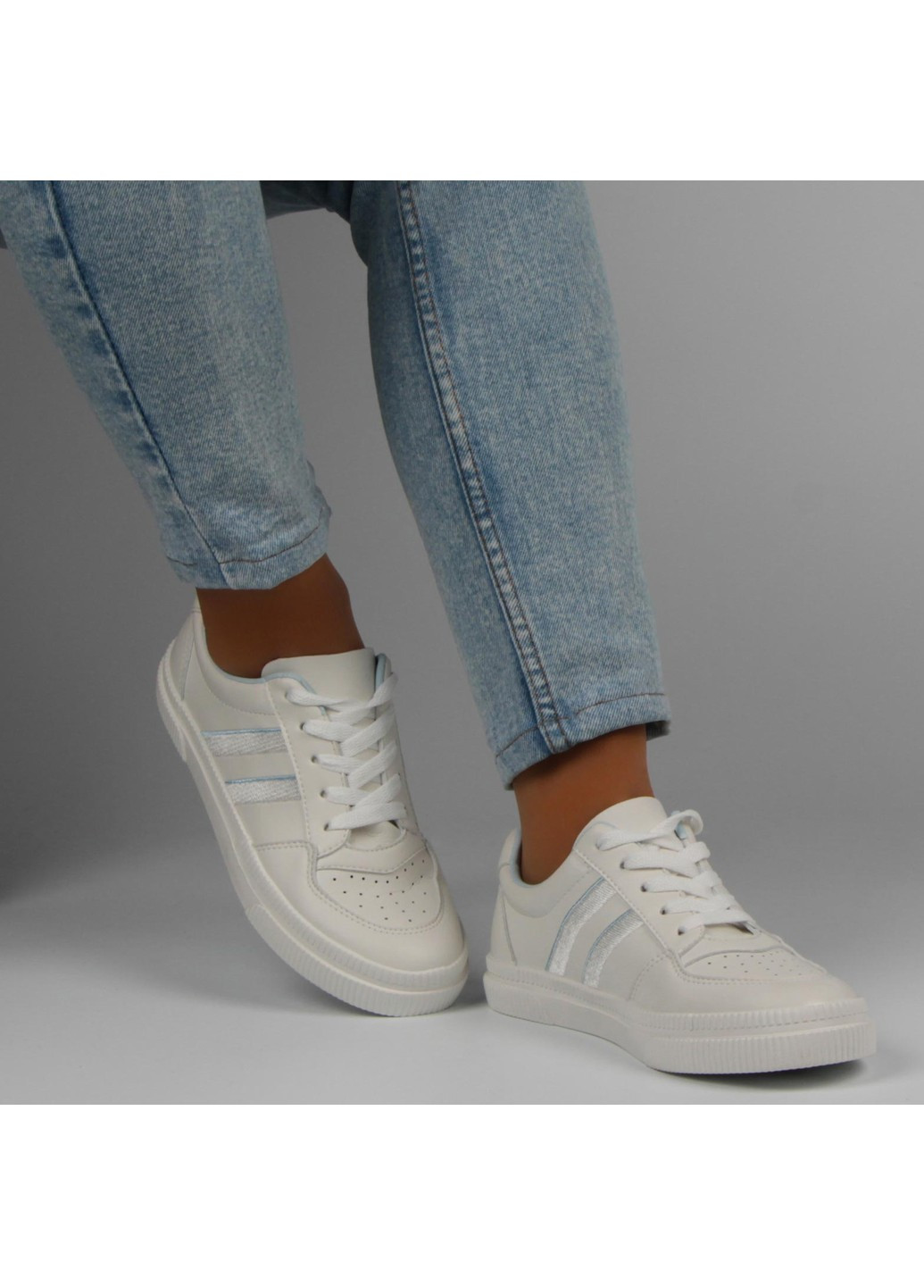 Белые демисезонные женские кроссовки 198017 Renzoni
