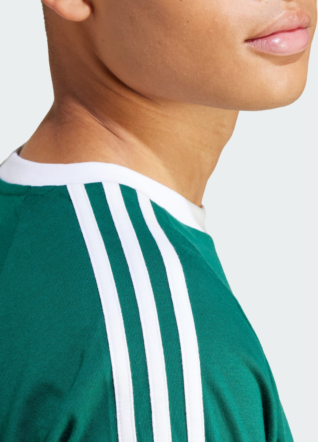 Зеленая футболка adicolor classics 3-stripes adidas