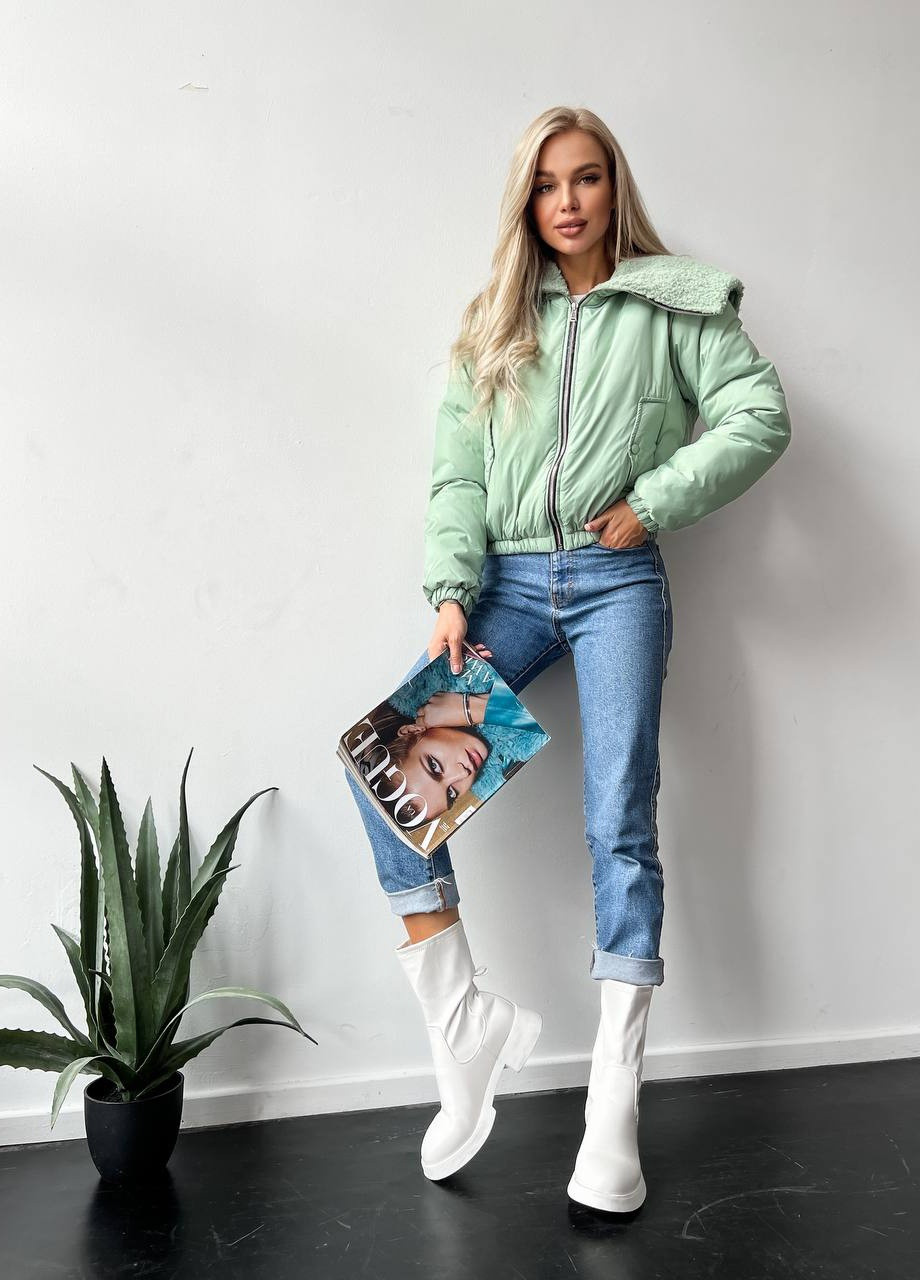Зеленая женская укороченная курточка оливкового цвета р.42/44 396846 New Trend