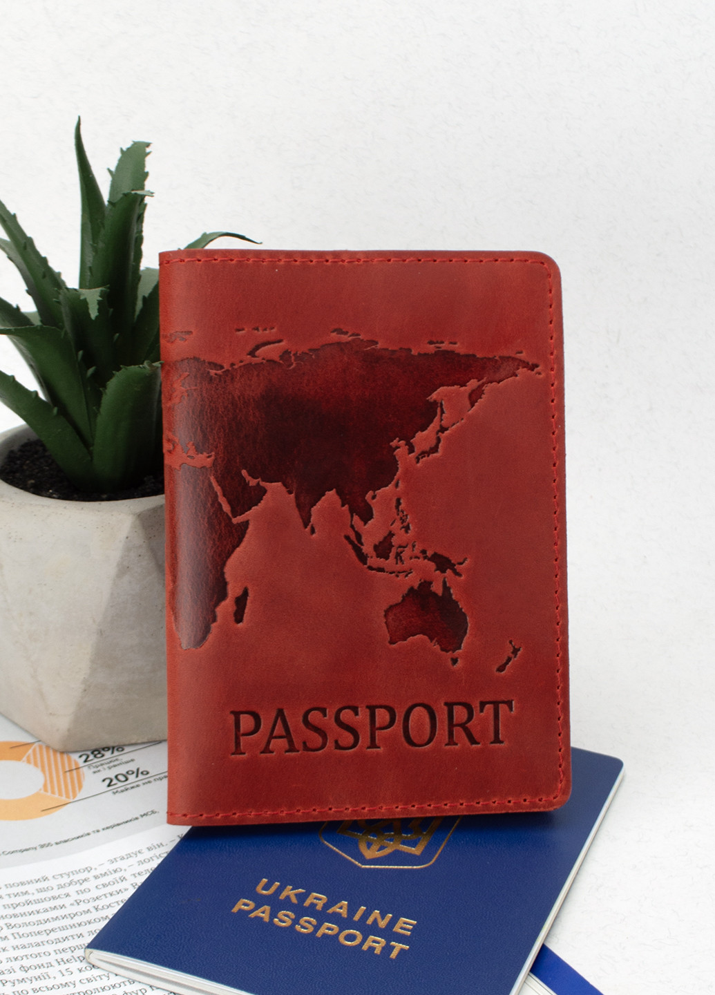 Обложка кожаная на загранпаспорт "Карта" (красная) HandyCover (261406366)