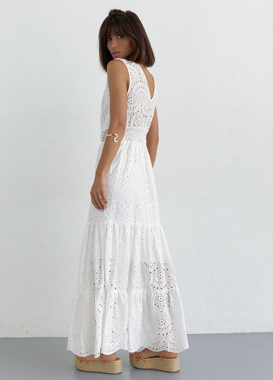 Білий коктейльна довга сукня з прошви і мереживом на талії - білий Lurex
