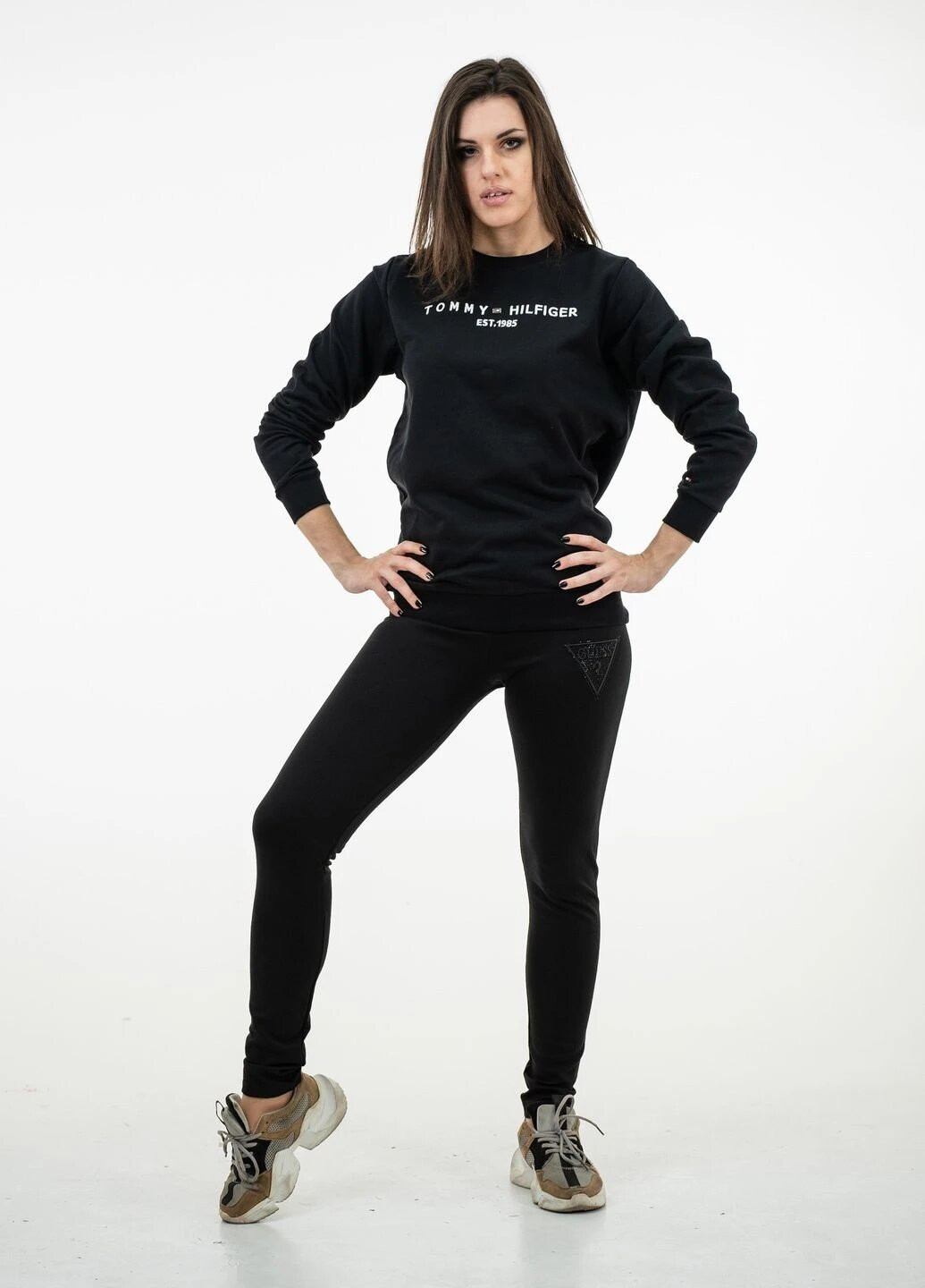 Свитшот женский Tommy Hilfiger - Прямой крой логотип черный кэжуал хлопок органический - (265215243)