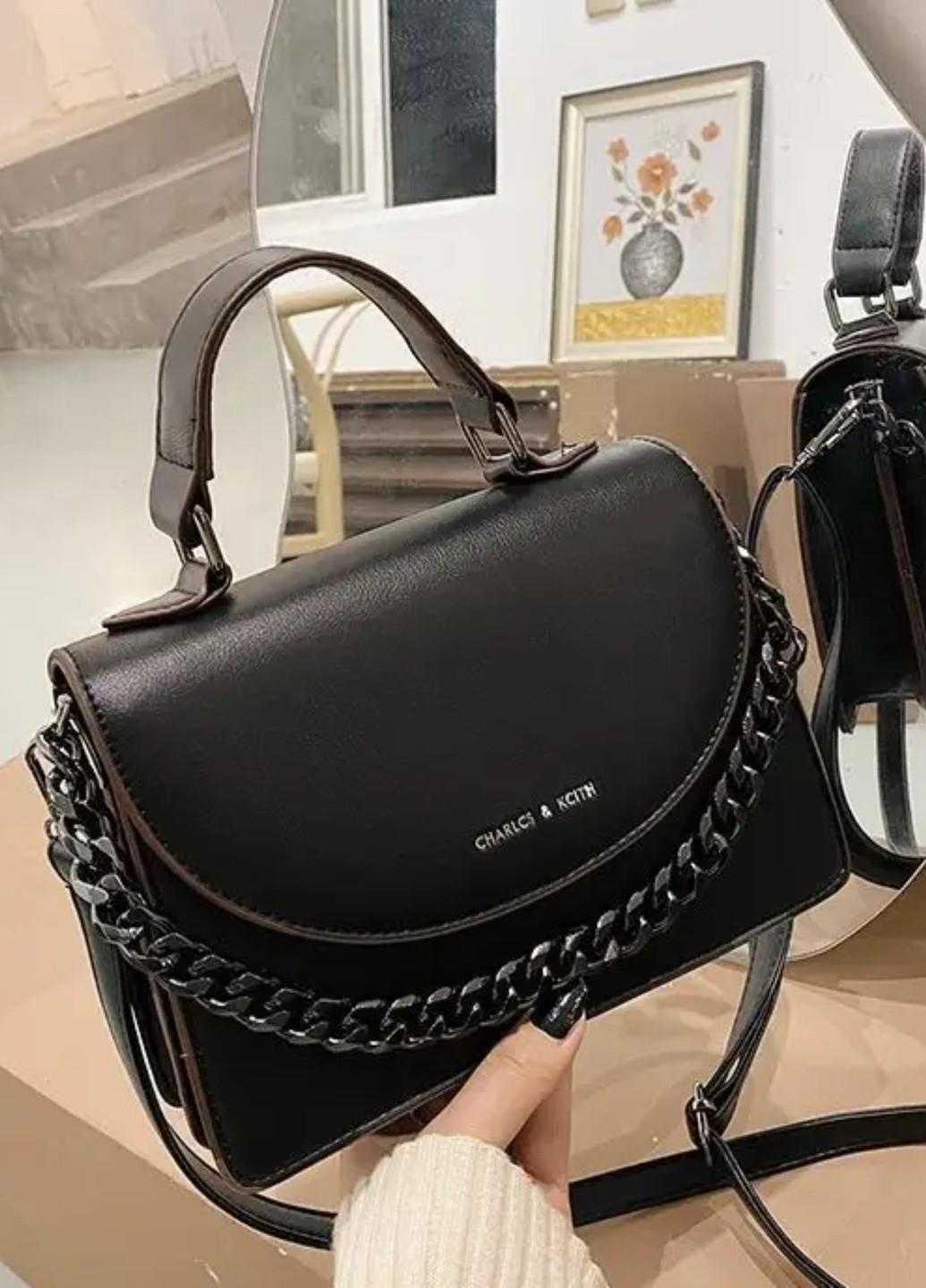 Жіноча класична сумочка крос-боді з ланцюжком через плече на ремінці чорна No Brand (257765352)