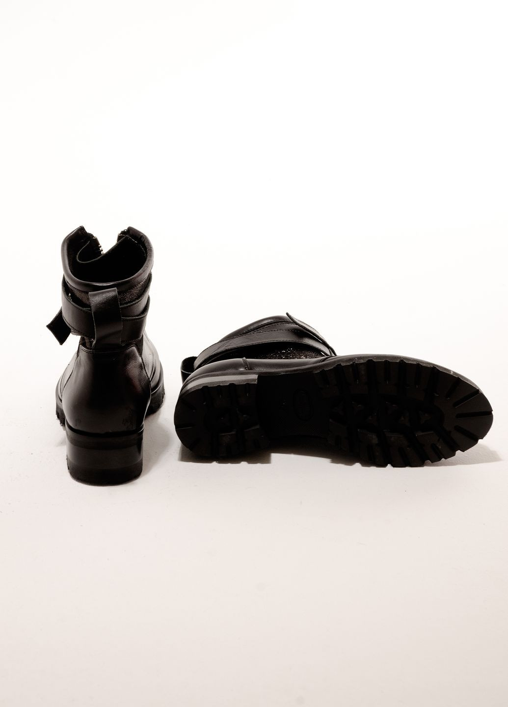 Осенние стильные демисезонные ботинки из натуральной кожи INNOE с пряжкой