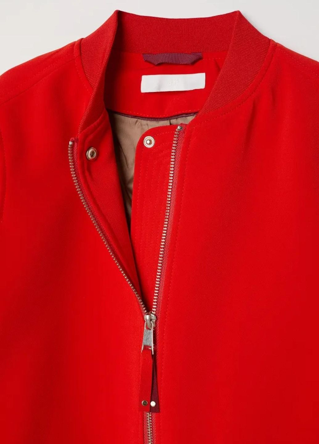 Красная куртка H&M