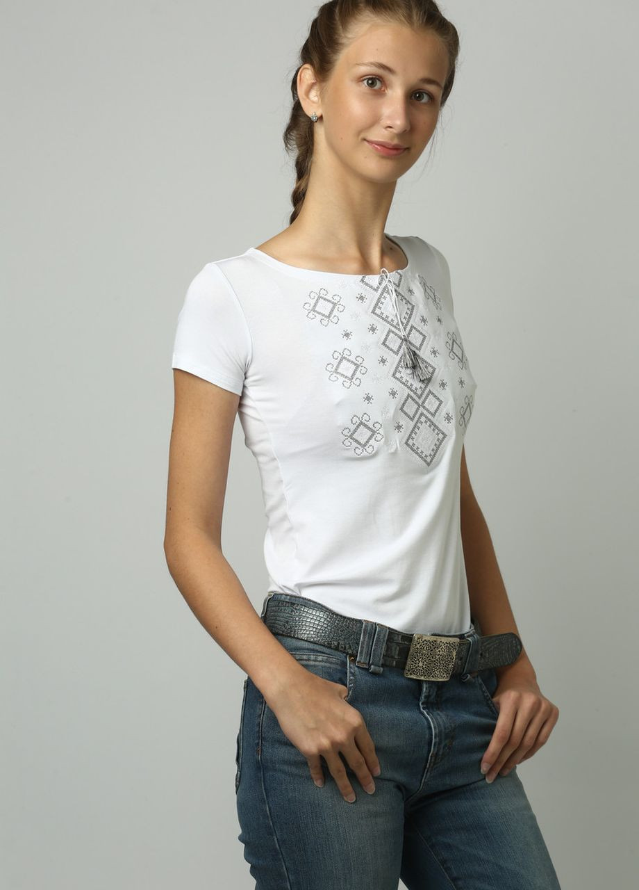 Жіноча вишита футболка білого кольору із сірою вишивкою "Карпатський орнамент" Melanika (277160411)