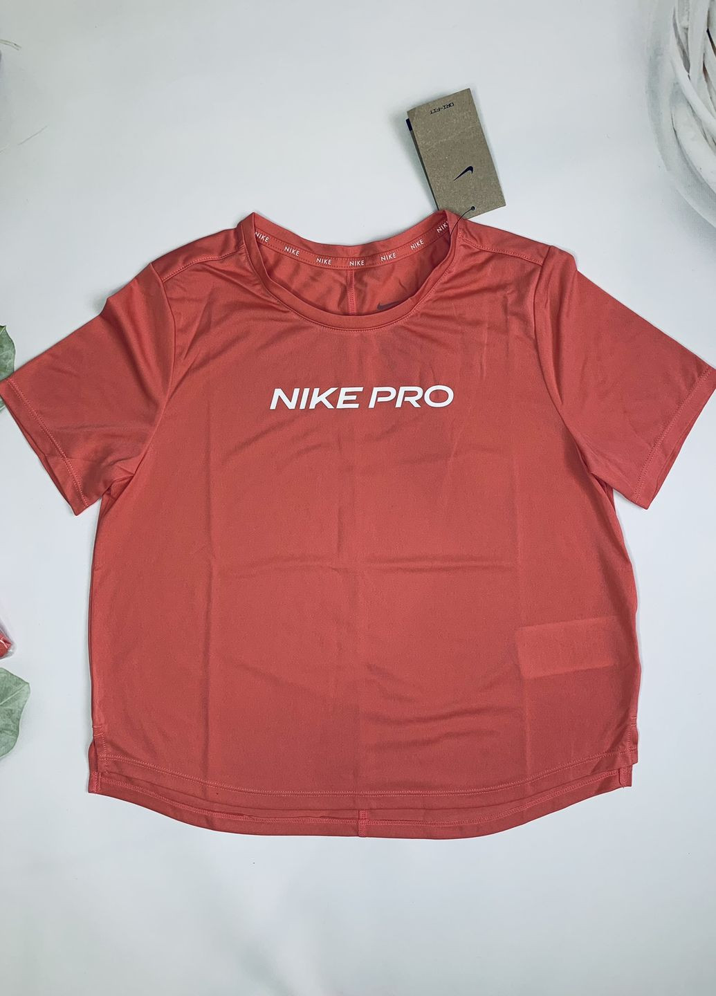 Персиковая футболка Nike