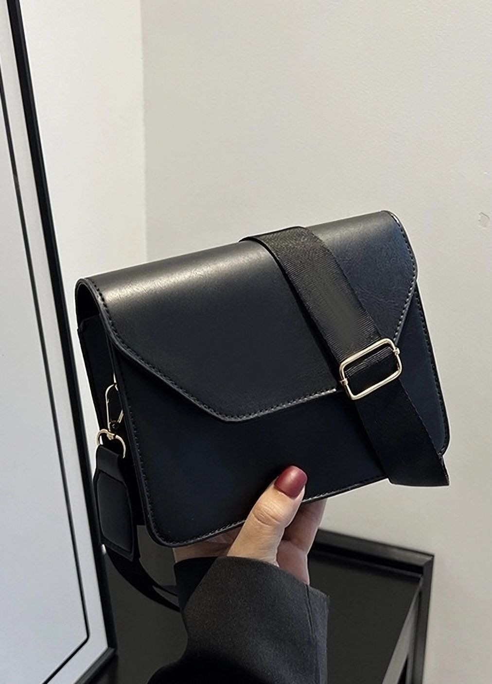 Жіноча сумка кроссбоди на широкому ремінці 5809 чорна No Brand (263933254)