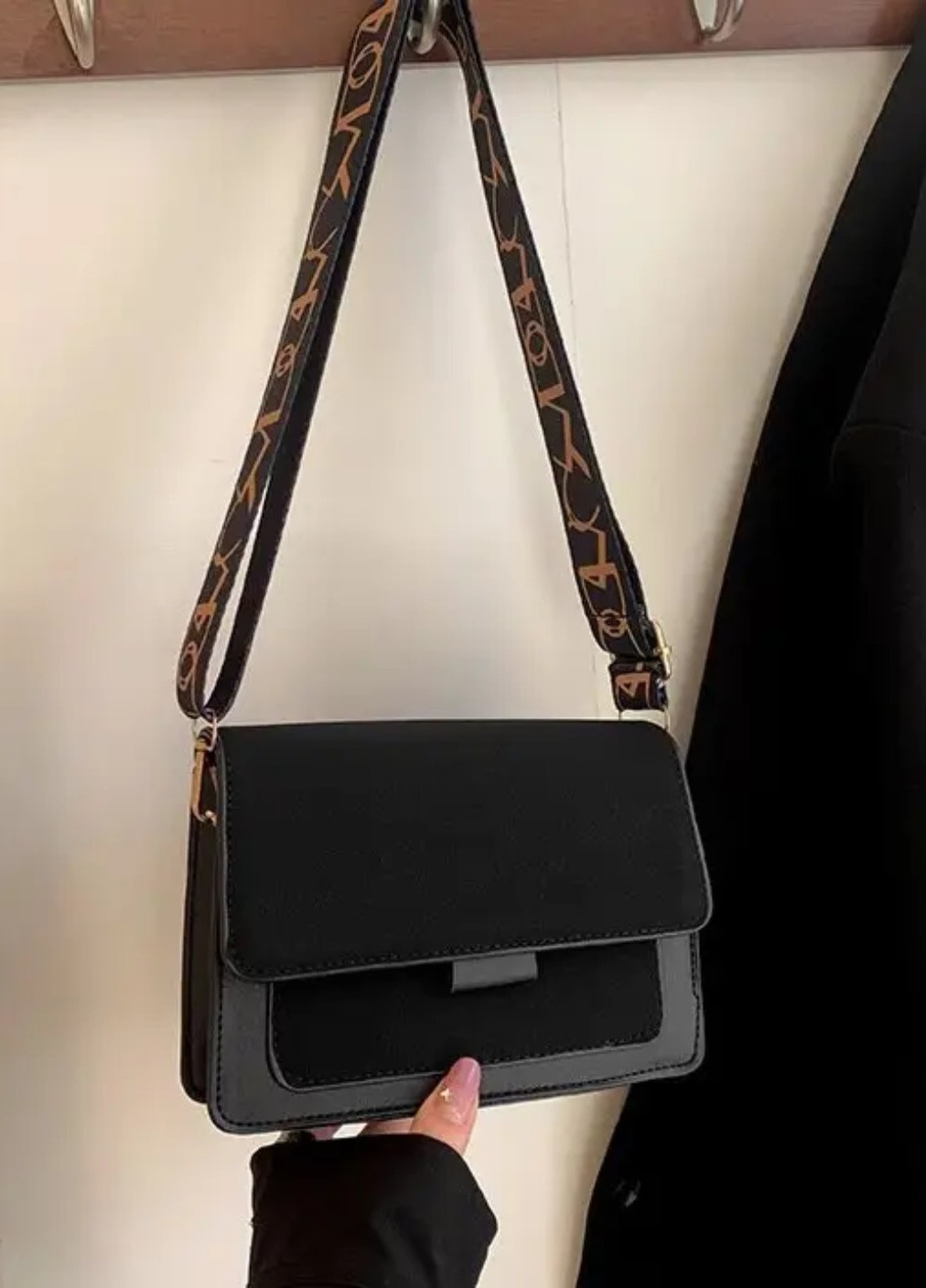 Женская классическая сумочка через плечо кросс-боди на ремешке бархатная велюровая замшевая черная No Brand (257007435)