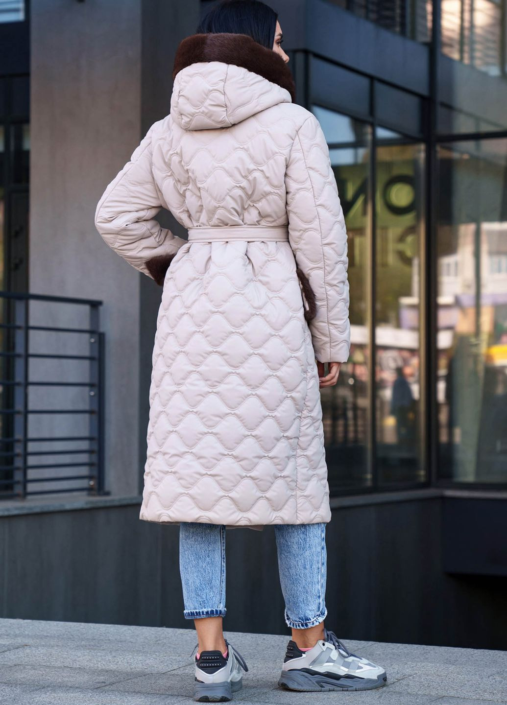 Бежеве зимнє Стильне зимове пальто бежевого кольору Jadone Fashion