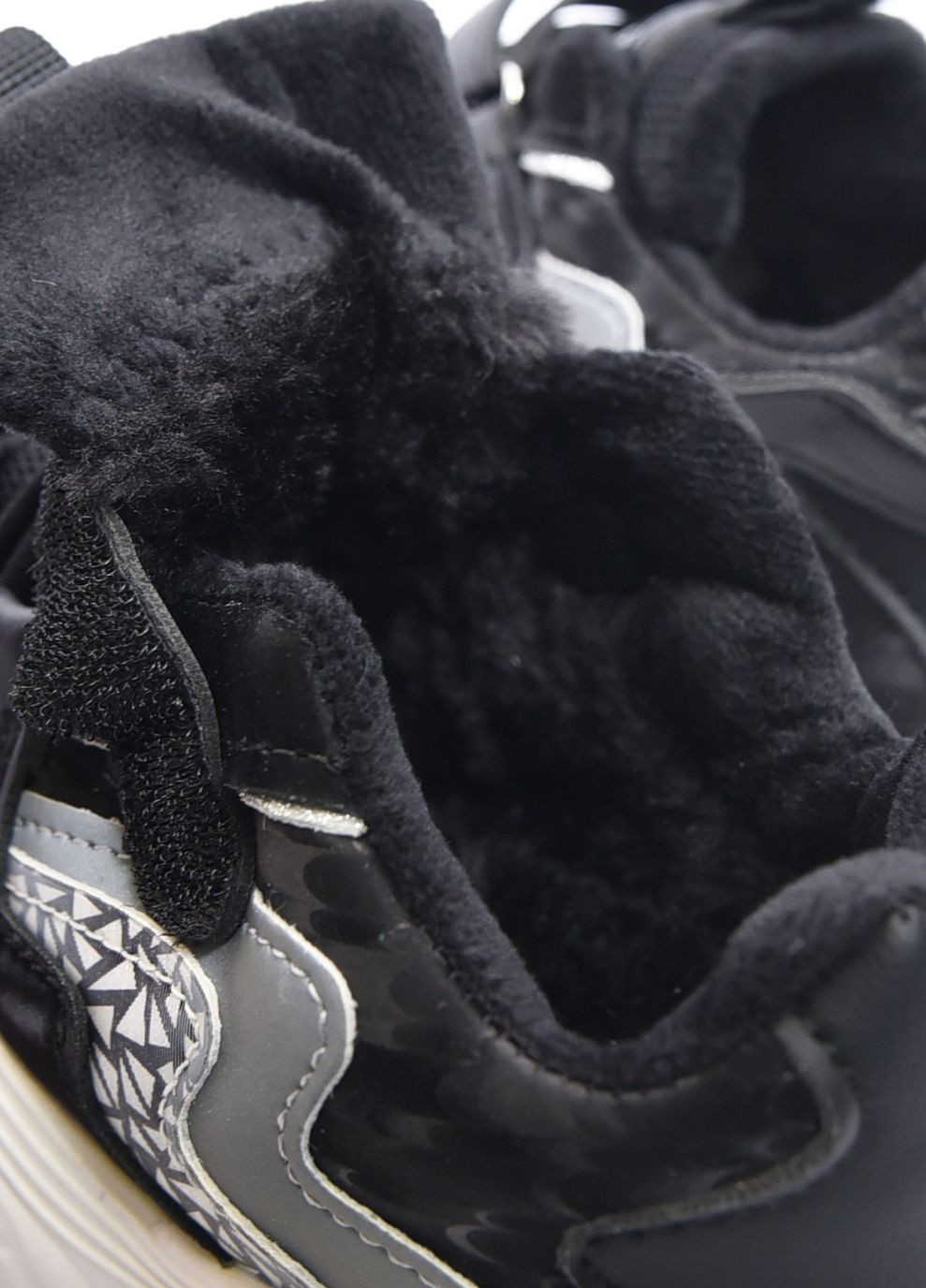 Черные демисезонные кроссовки детские для мальчика на искуственном меху черного цвета Let's Shop