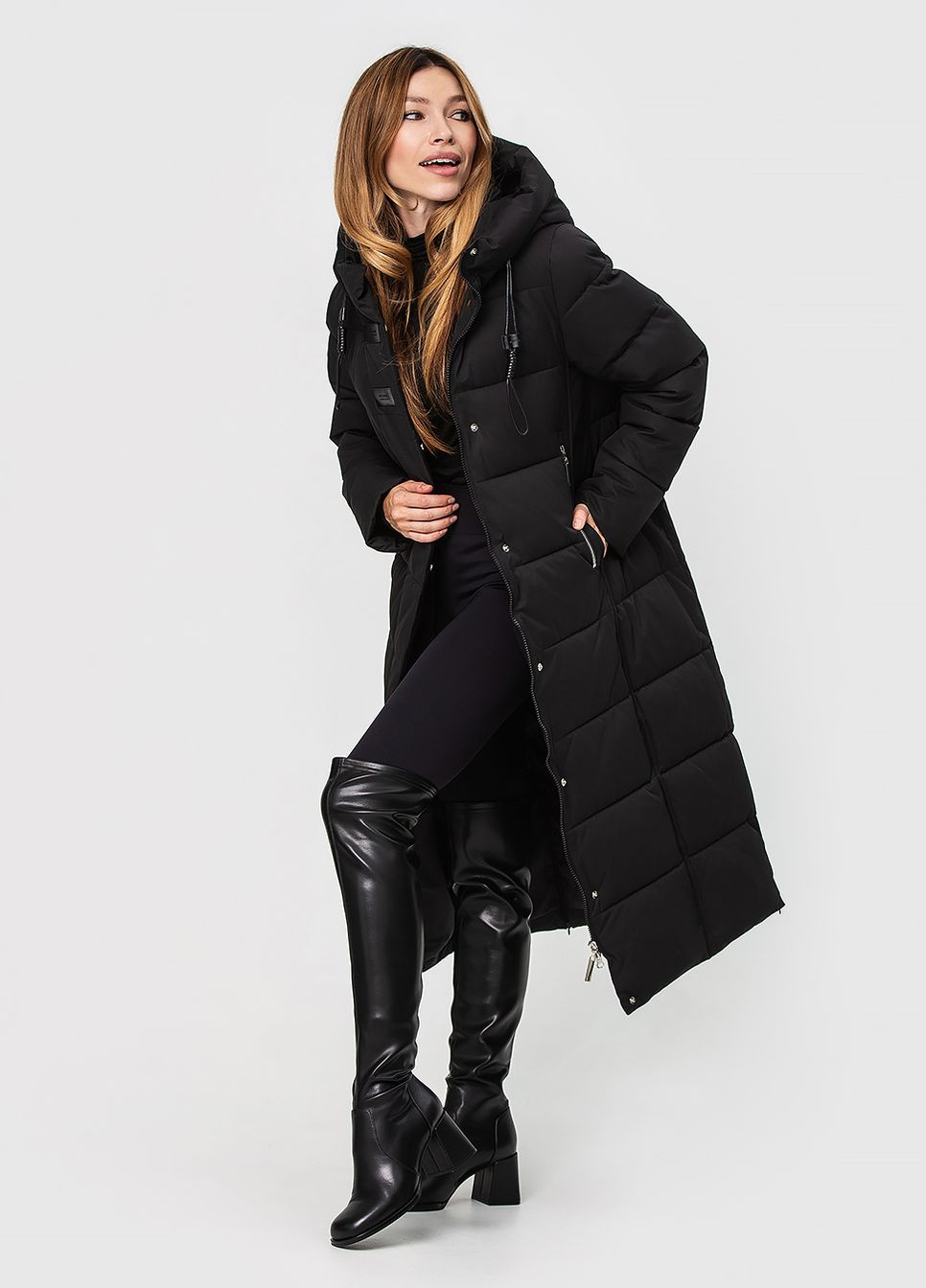 Черная зимняя базова куртка-пальто з капюшоном модель Icebear 3915