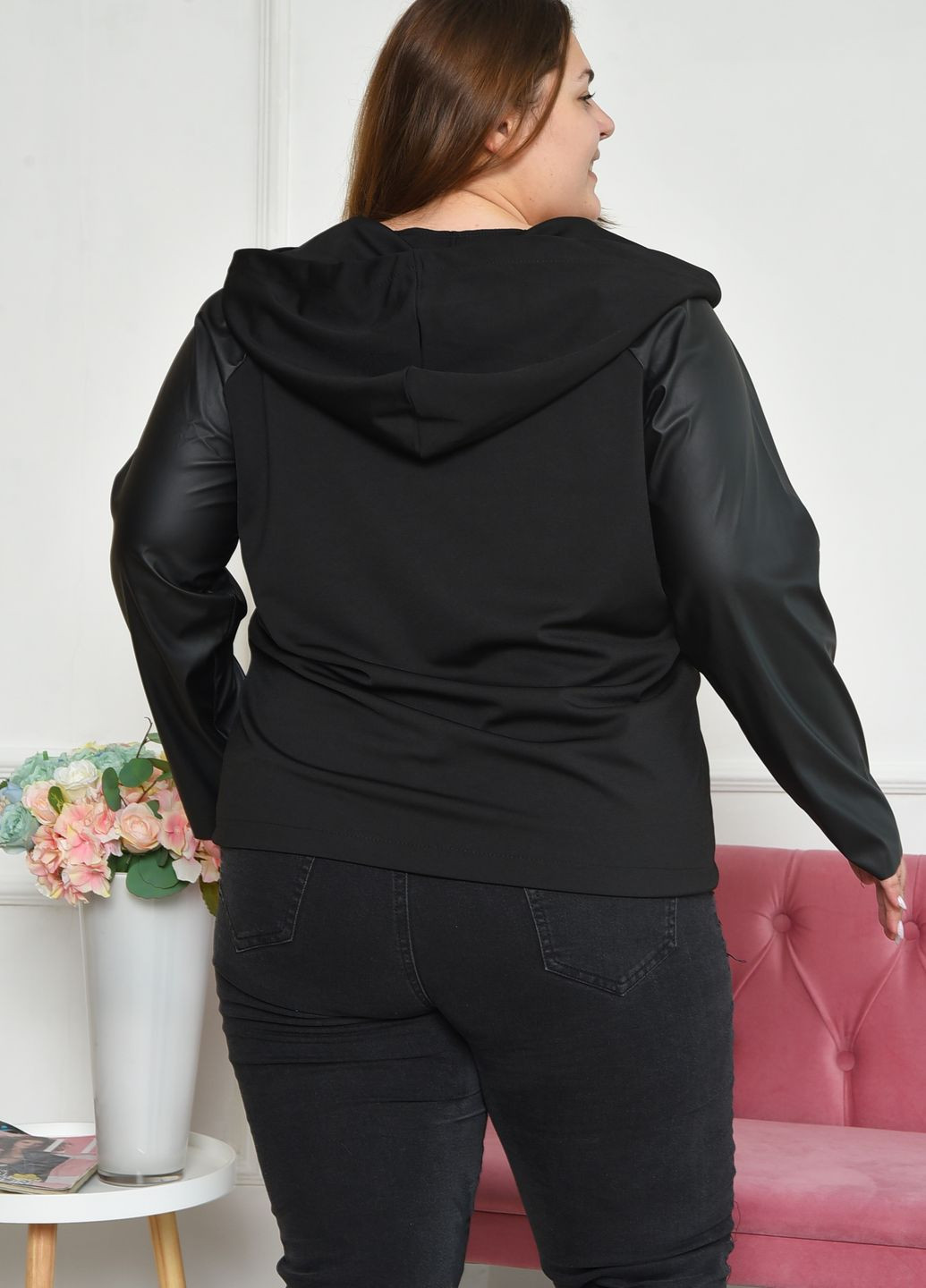 Кофта женская на молнии черного цвета размер 52 Let's Shop (260084187)