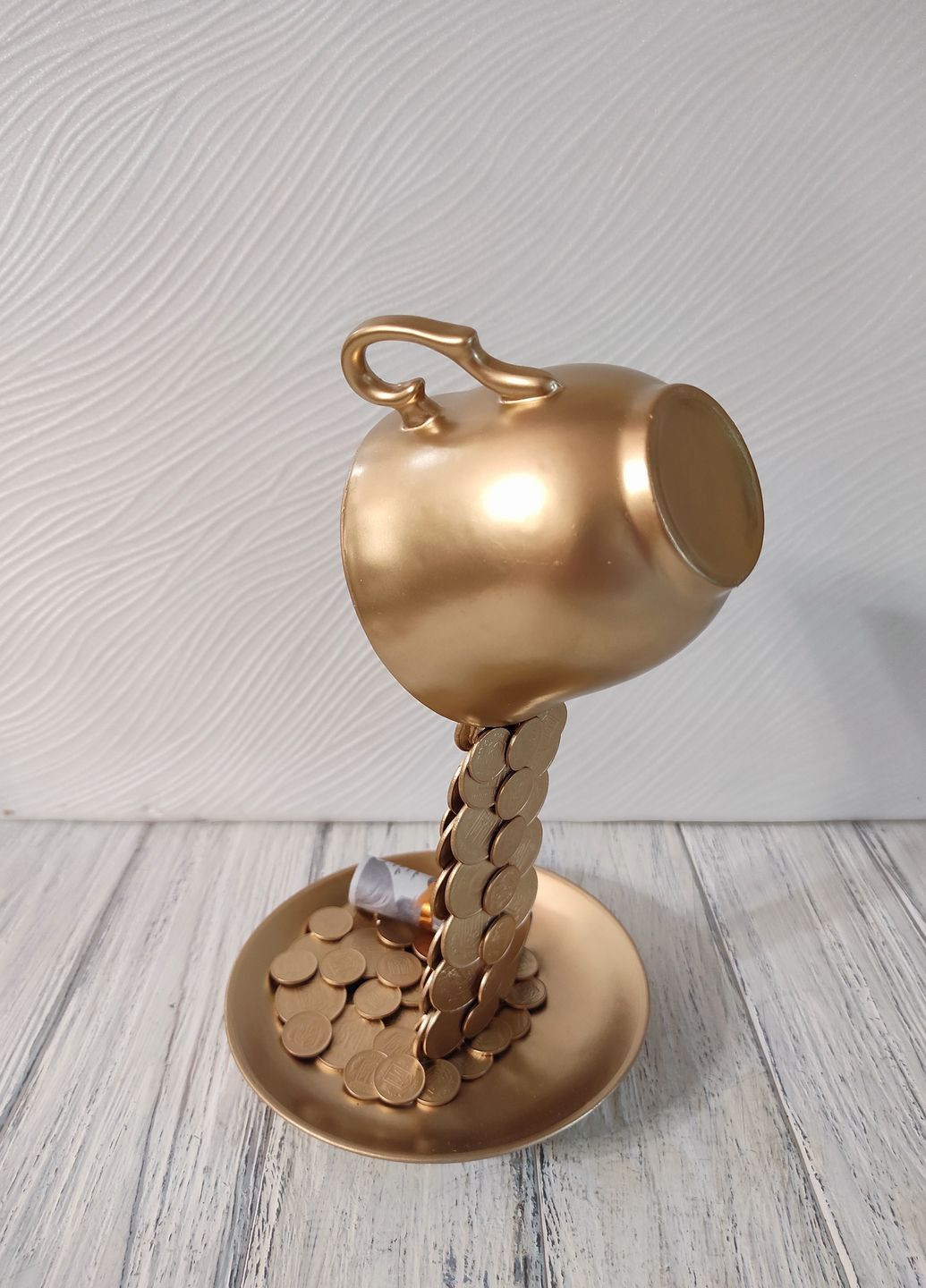 Сувенір статуетка левітуюча чашка з золотим напиленням та монетами ручна робота хендмейд подарунок SuvenirPodarokZP (260495445)