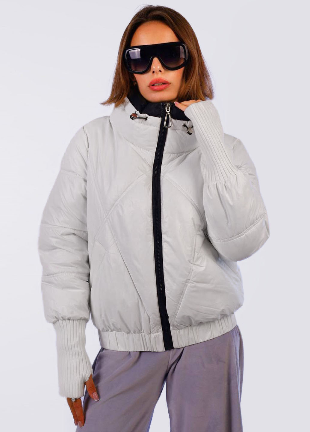 Белая зимняя куртка пуффер с вязанными рукавами Egostyle