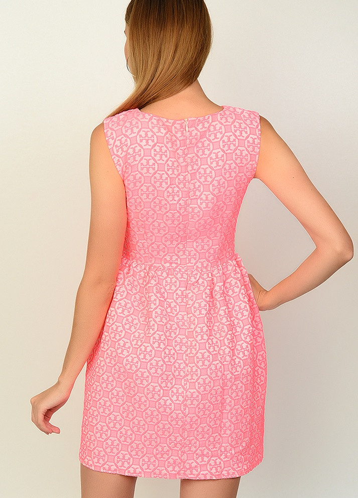 Розовое коктейльное платье женское розовое размер s/м бэби долл Let's Shop с абстрактным узором