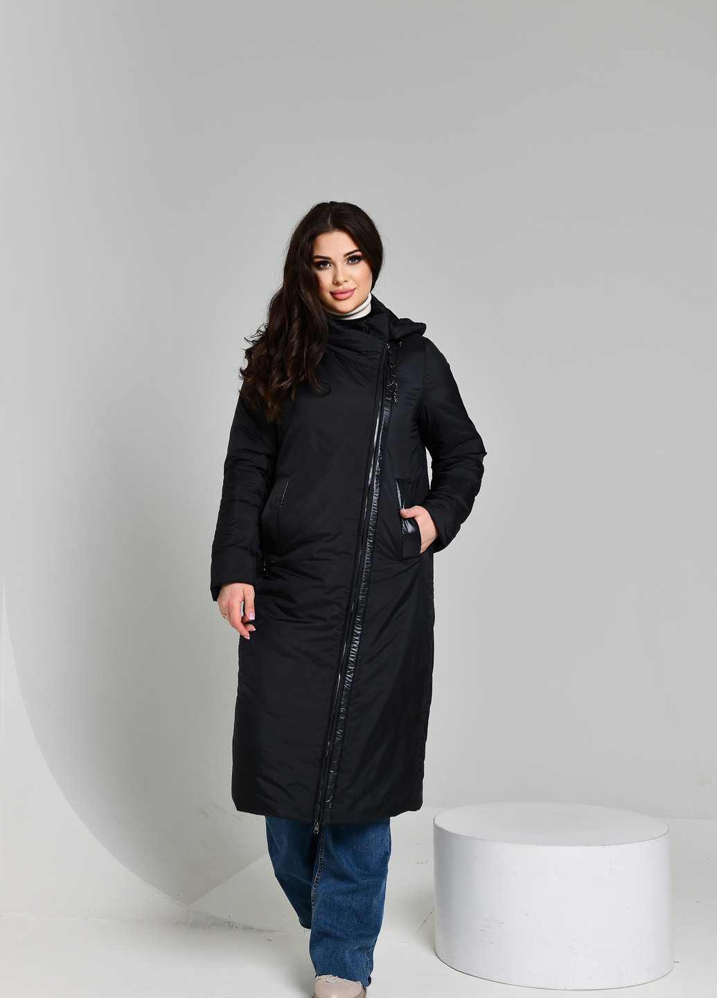 Черное Женское демисезонное пальто большие размеры черное 970632 Delfy