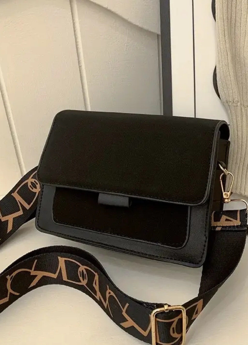 Женская классическая сумочка через плечо кросс-боди на ремешке бархатная велюровая замшевая черная No Brand (257007435)