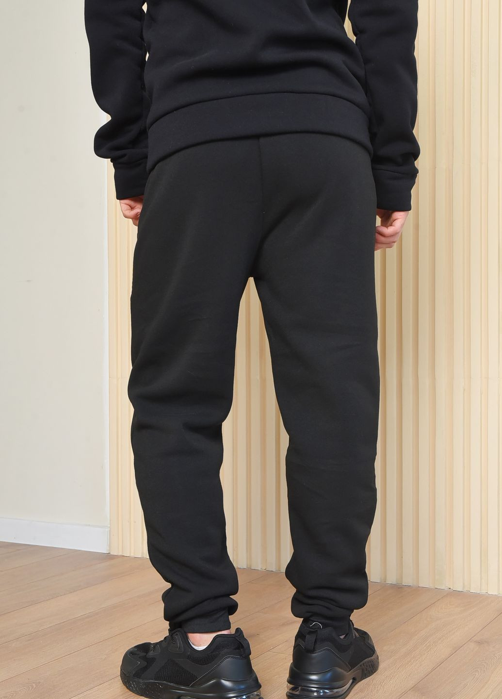 Спортивні штани чоловічі на флісі чорного кольору Let's Shop (269692866)