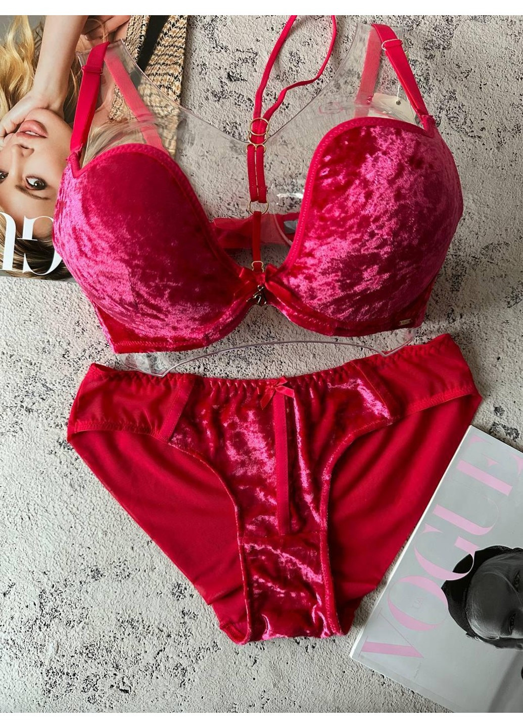 Красный красный велюровый комплект женского нижнего белья на 3 размер с пуш ап Weiyesi
