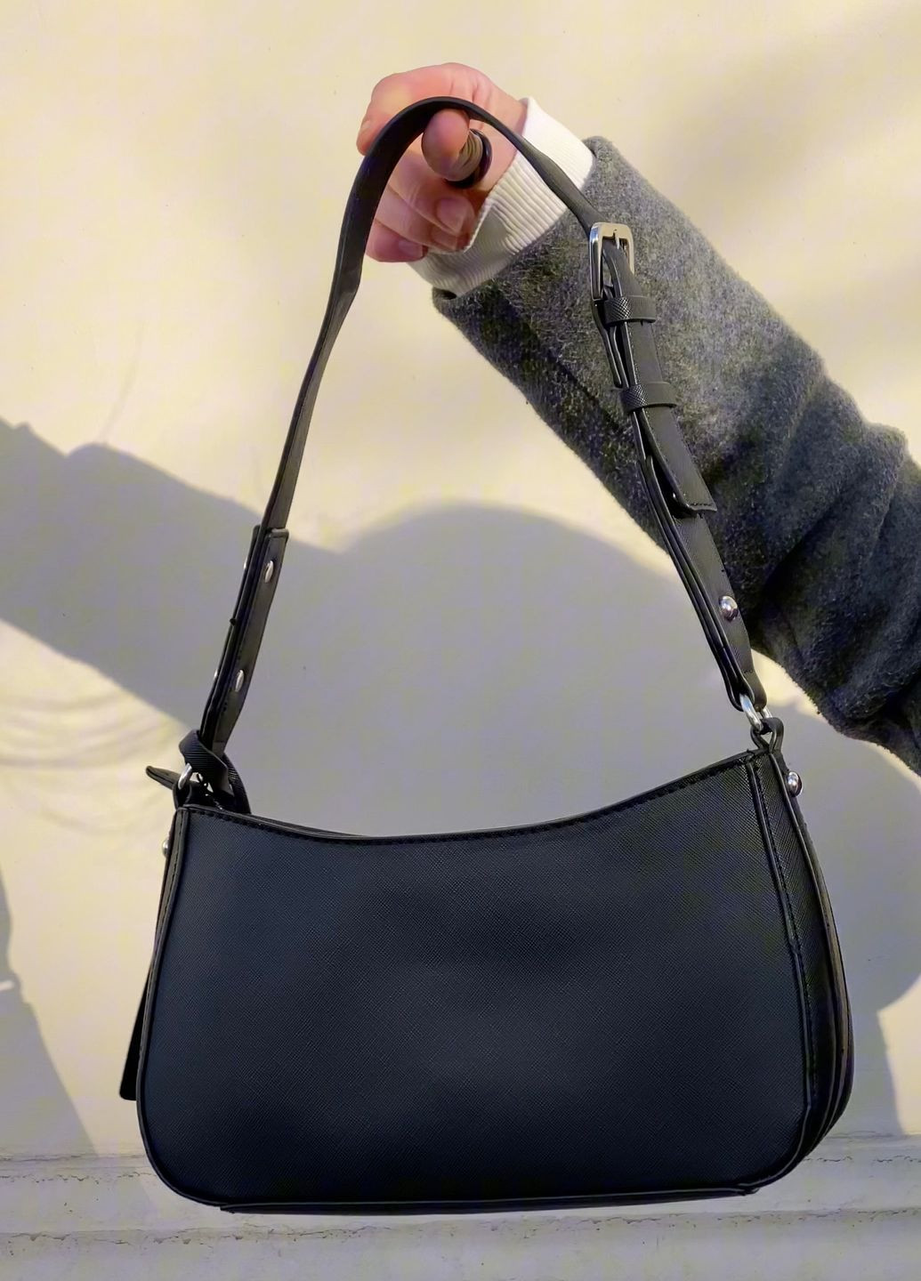 Жіноча сумка багет чорна Guess (276057408)