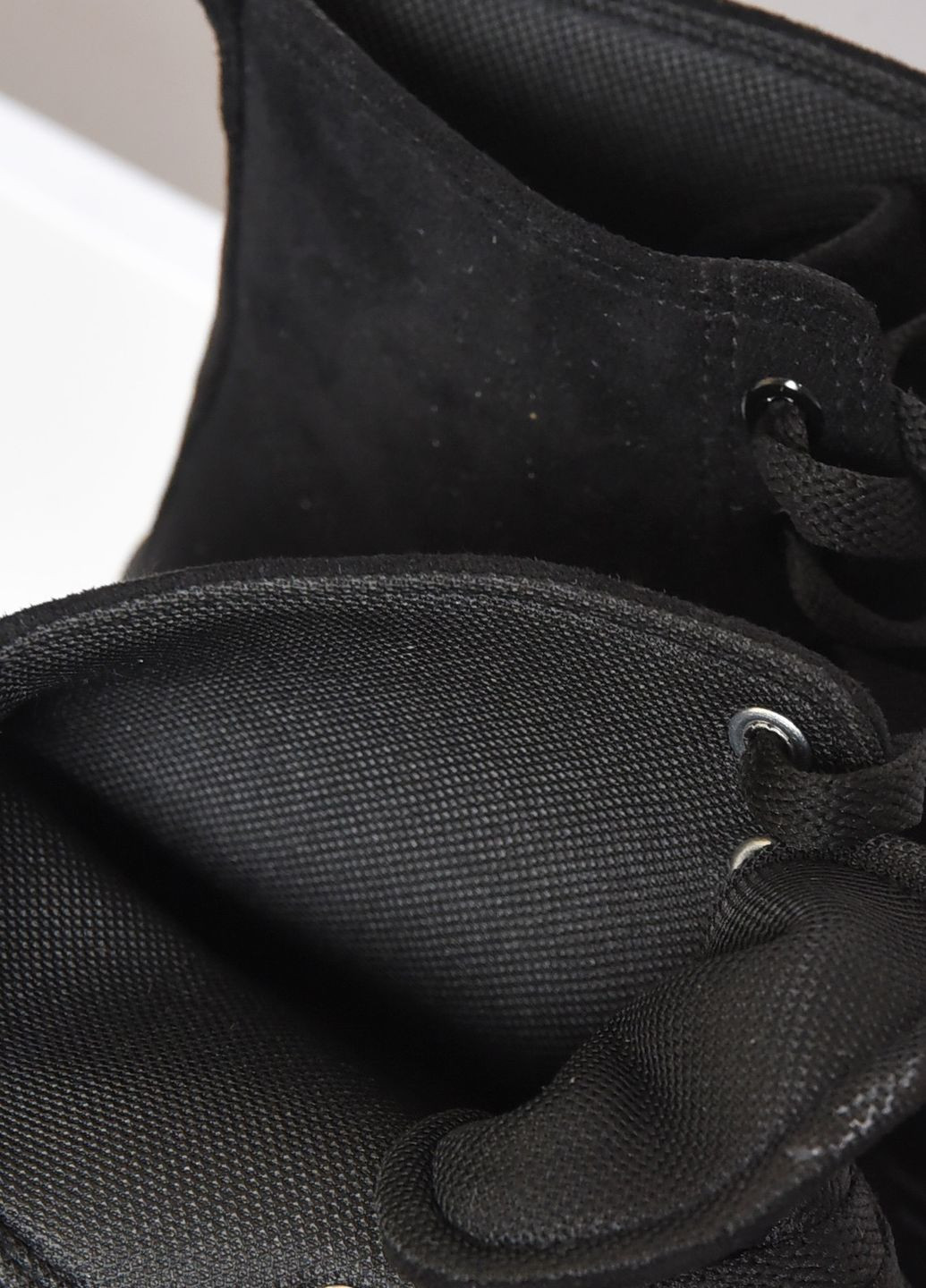 Осенние ботинки женские демисезонные черного цвета дезерты Let's Shop без декора из искусственной замши