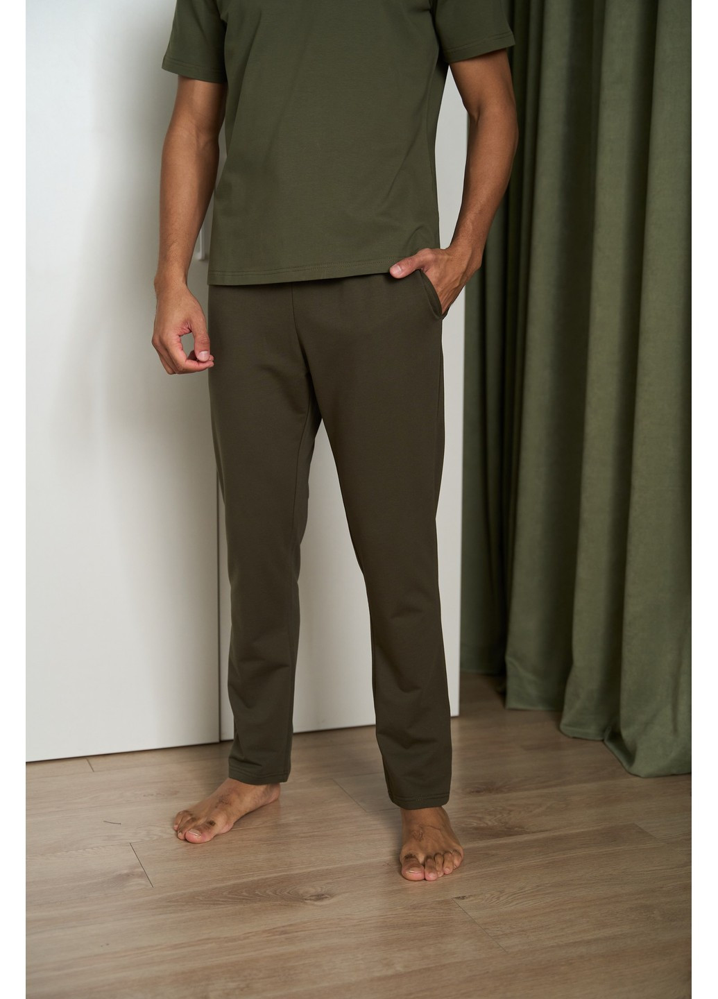 Піжама чоловіча COTTON BASIC футболка + штани прямі хакі Handy Wear (278076148)
