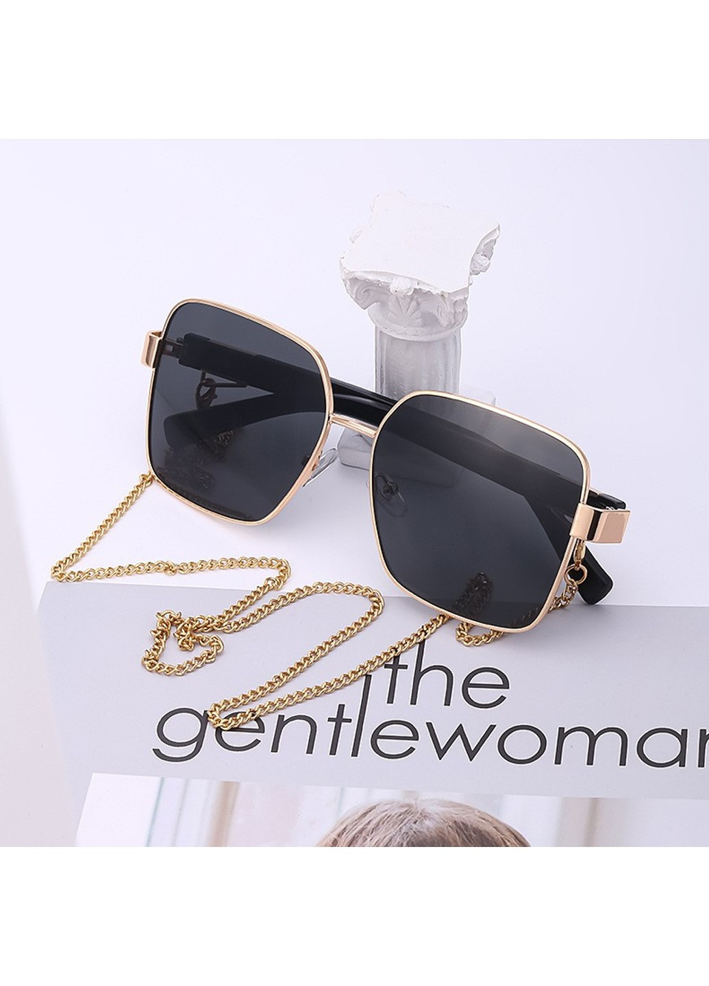 Сонцезахисні окуляри з ланцюжком Beauty чорні із золотом No Brand (277988858)