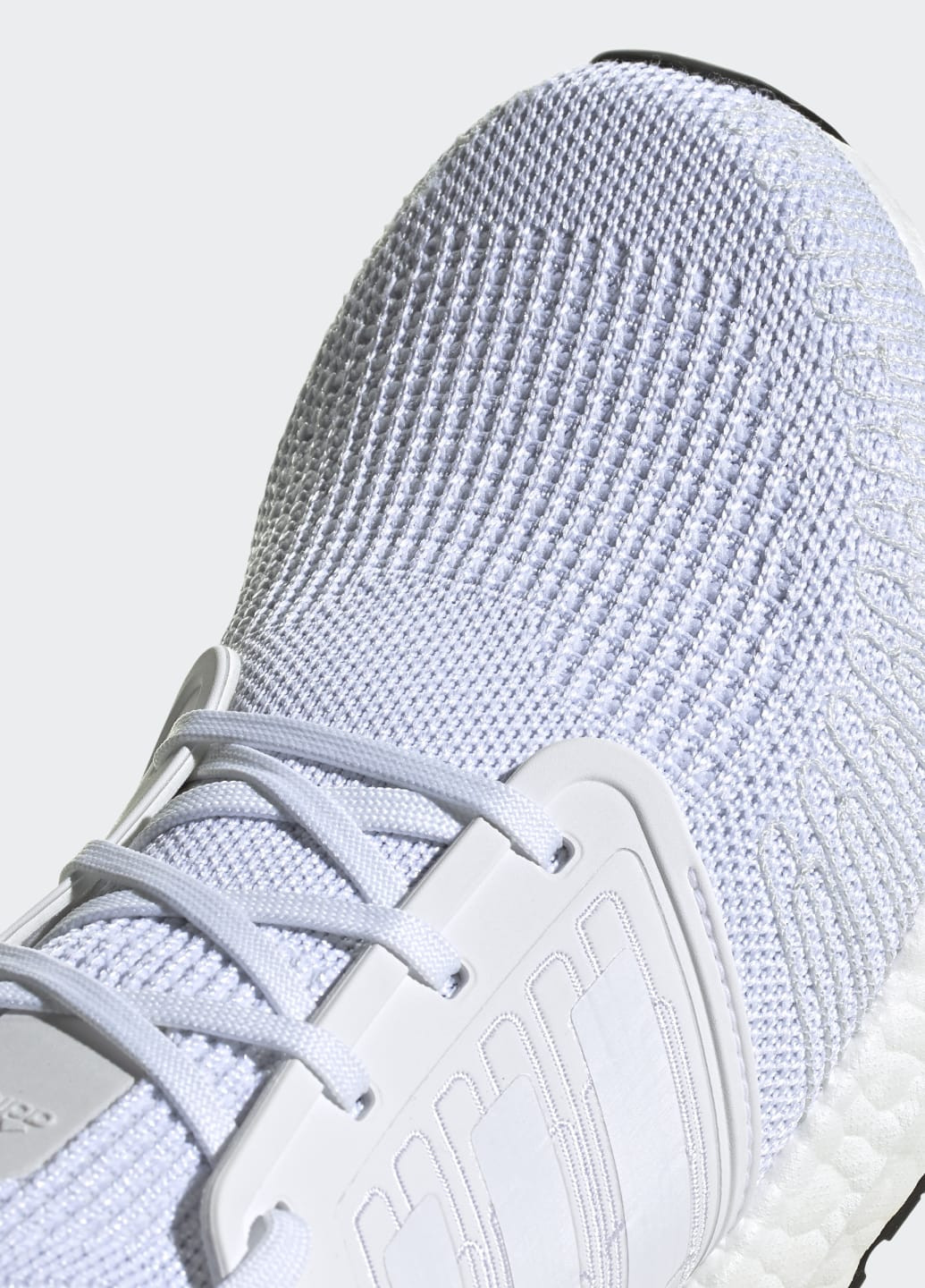 Белые всесезонные кроссовки для бега ultraboost 20 adidas