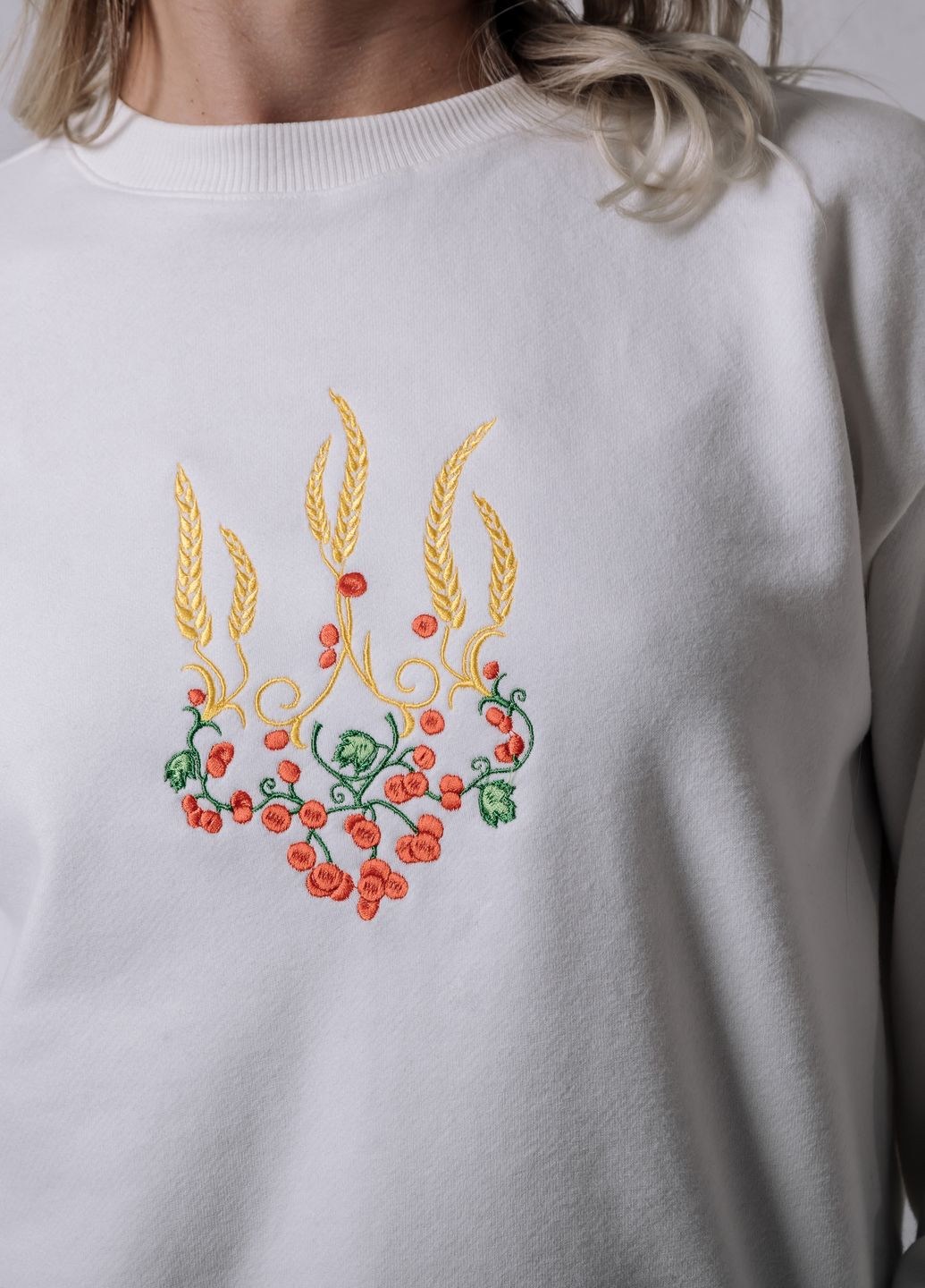 Женский свитшот с вышивкой "Тризуб красная калина" VINCA - крой украинская символика молочный повседневный хлопок, трикотаж - (266340850)
