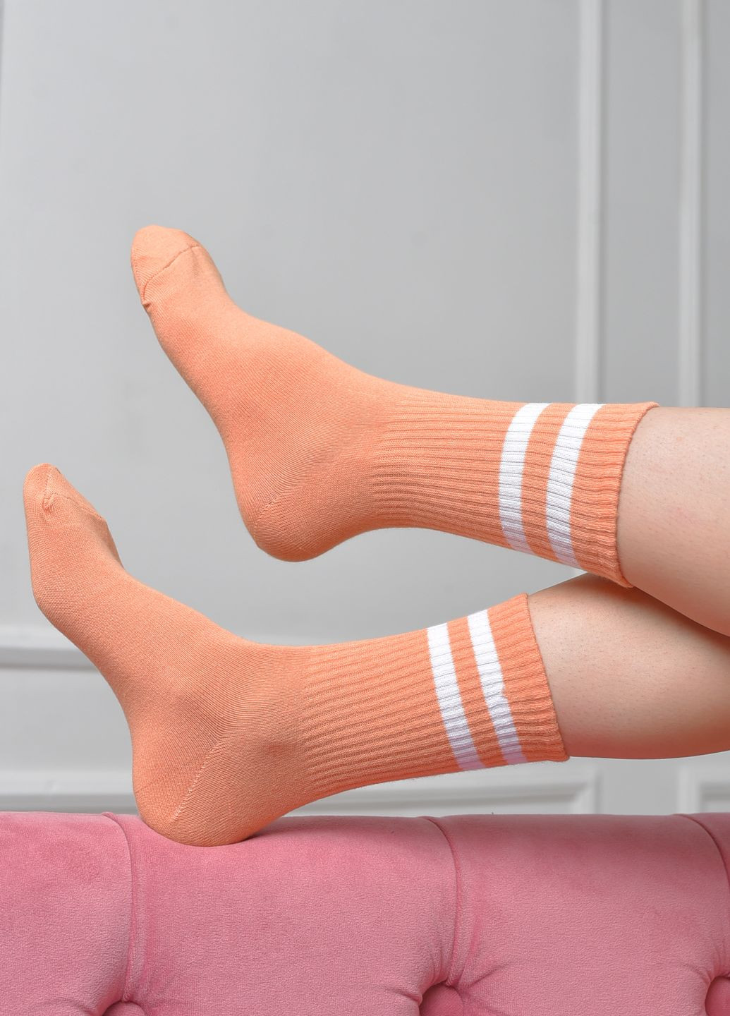 Носки женские высокие оранжевого цвета размер 36-40 Let's Shop (273901241)