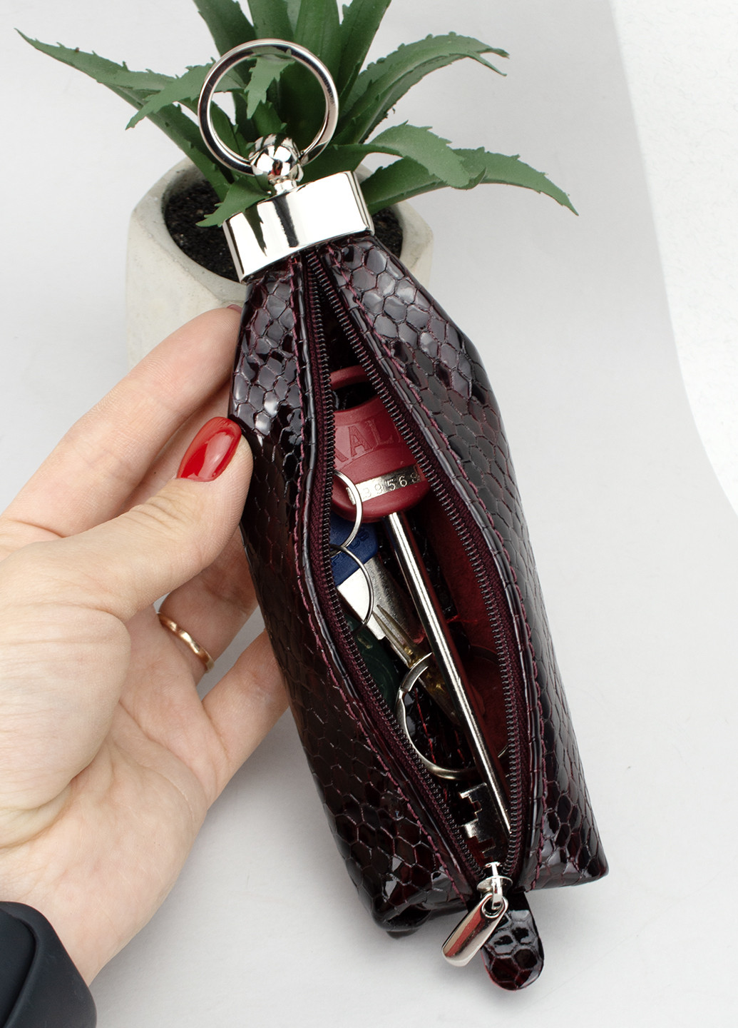 Подарочный женский набор №72: косметичка + ключница бордового цвета с тиснением под рептилию HandyCover (268464456)