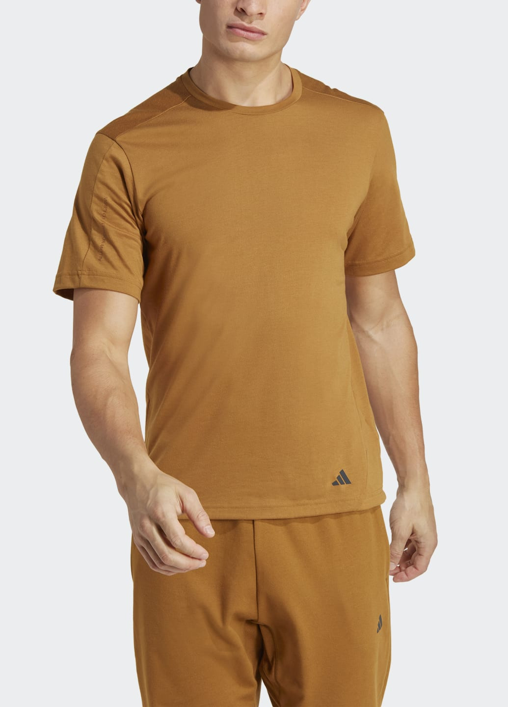 Коричневая футболка yoga base training adidas