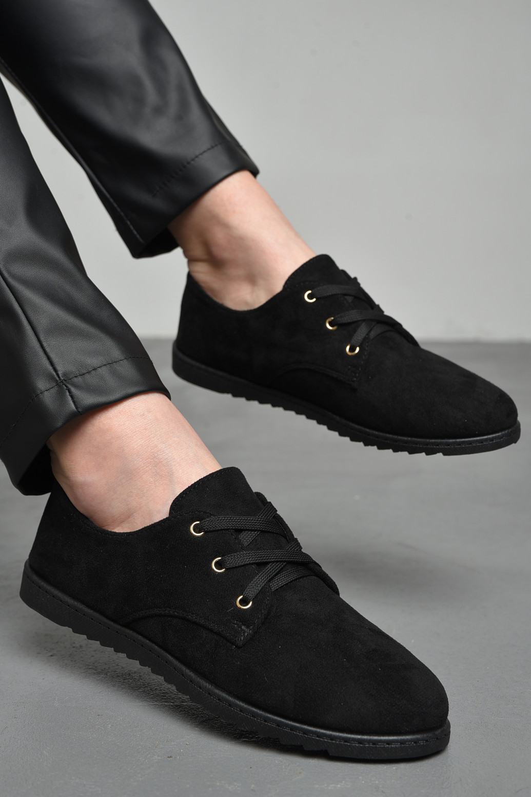 Мокасини жіночі чорного кольору на шнурівці Let's Shop (278404412)