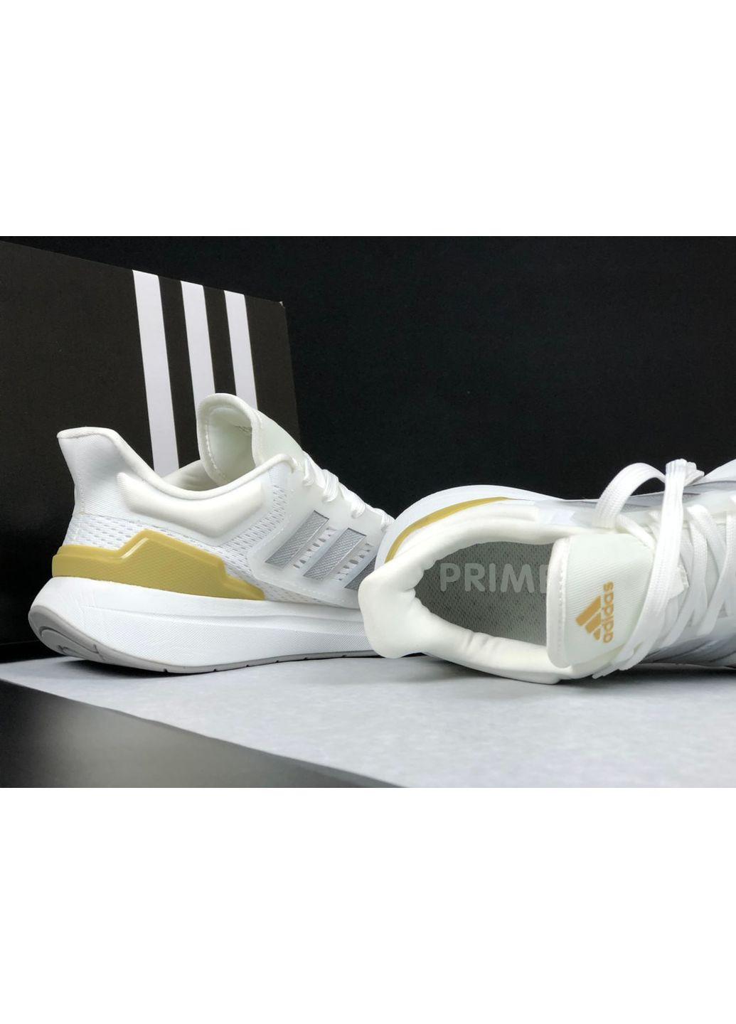 Білі всесезонні кросівки, вьетнам adidas EQ21 Run
