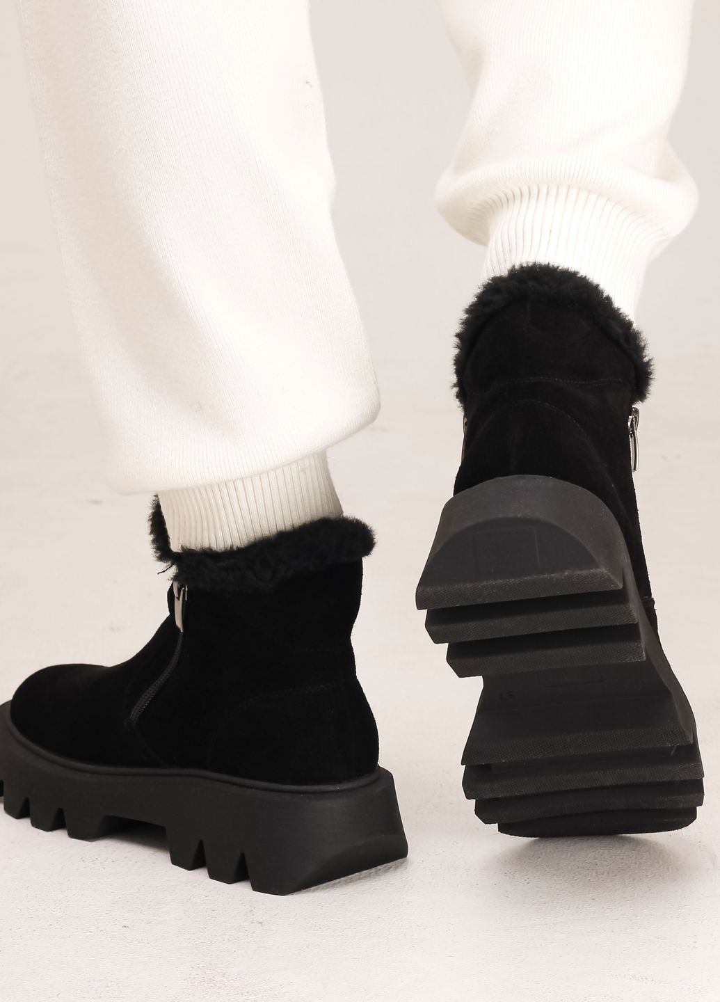 Зимние ботинки с двумя молниями черные замша Kento без декора из натуральной замши