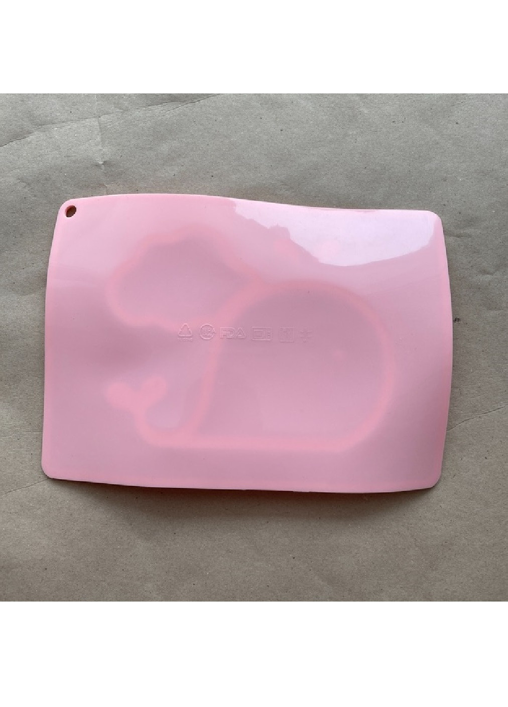 Комплект набір дитячого посуду з килимком снек склянкою приладами слинявчиком для дітей малюків (475016-Prob) Рожевий Unbranded (260668384)