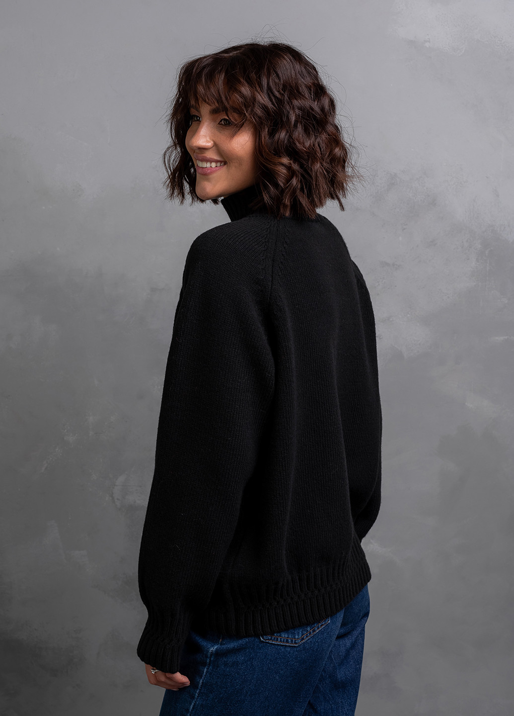 Чорний светр жіночий Viviami