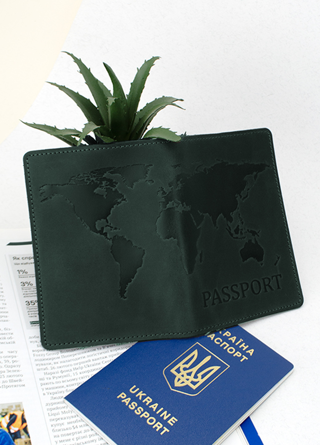 Обкладинка шкіряна на закордонний паспорт "Карта" (зелена) HandyCover (261406362)